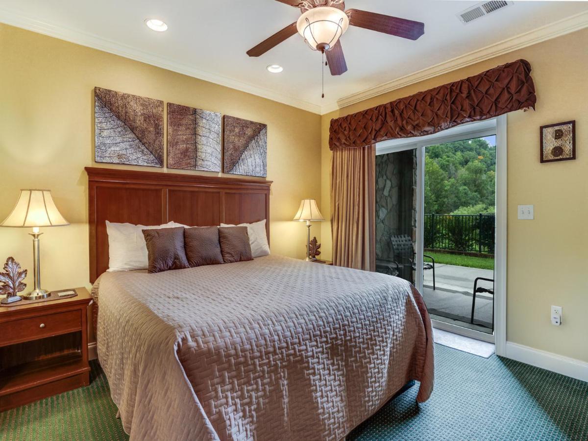 Downtown Delight, 2 Bedrooms, Pool, Hot Tub, Sleeps 6 Гетлинбург Екстериор снимка