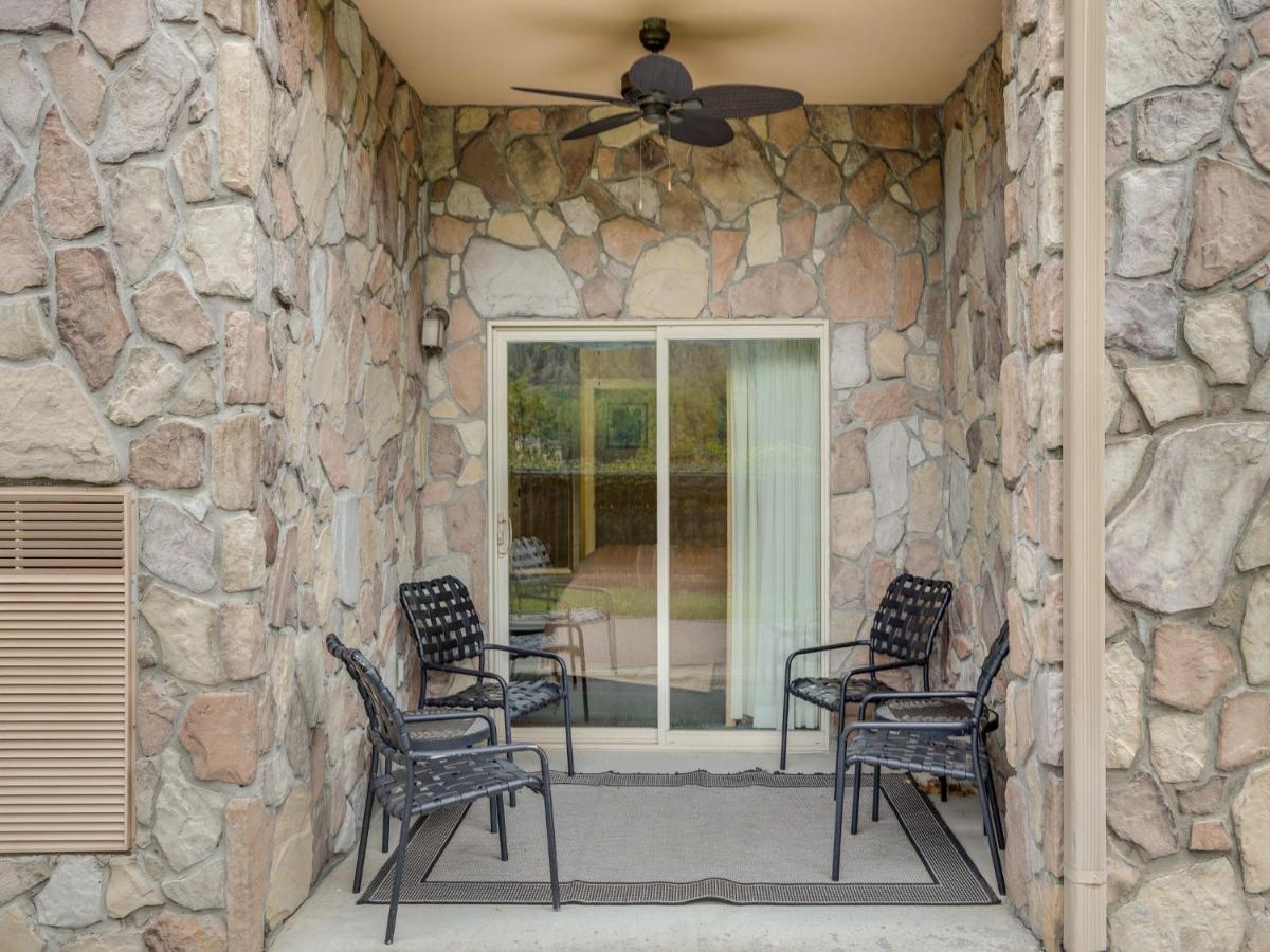 Downtown Delight, 2 Bedrooms, Pool, Hot Tub, Sleeps 6 Гетлинбург Екстериор снимка