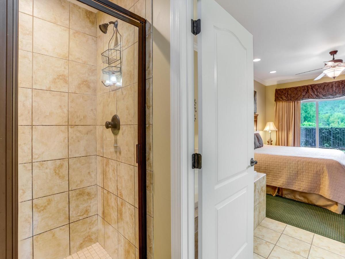Downtown Delight, 2 Bedrooms, Pool, Hot Tub, Sleeps 6 Гетлинбург Екстериор снимка